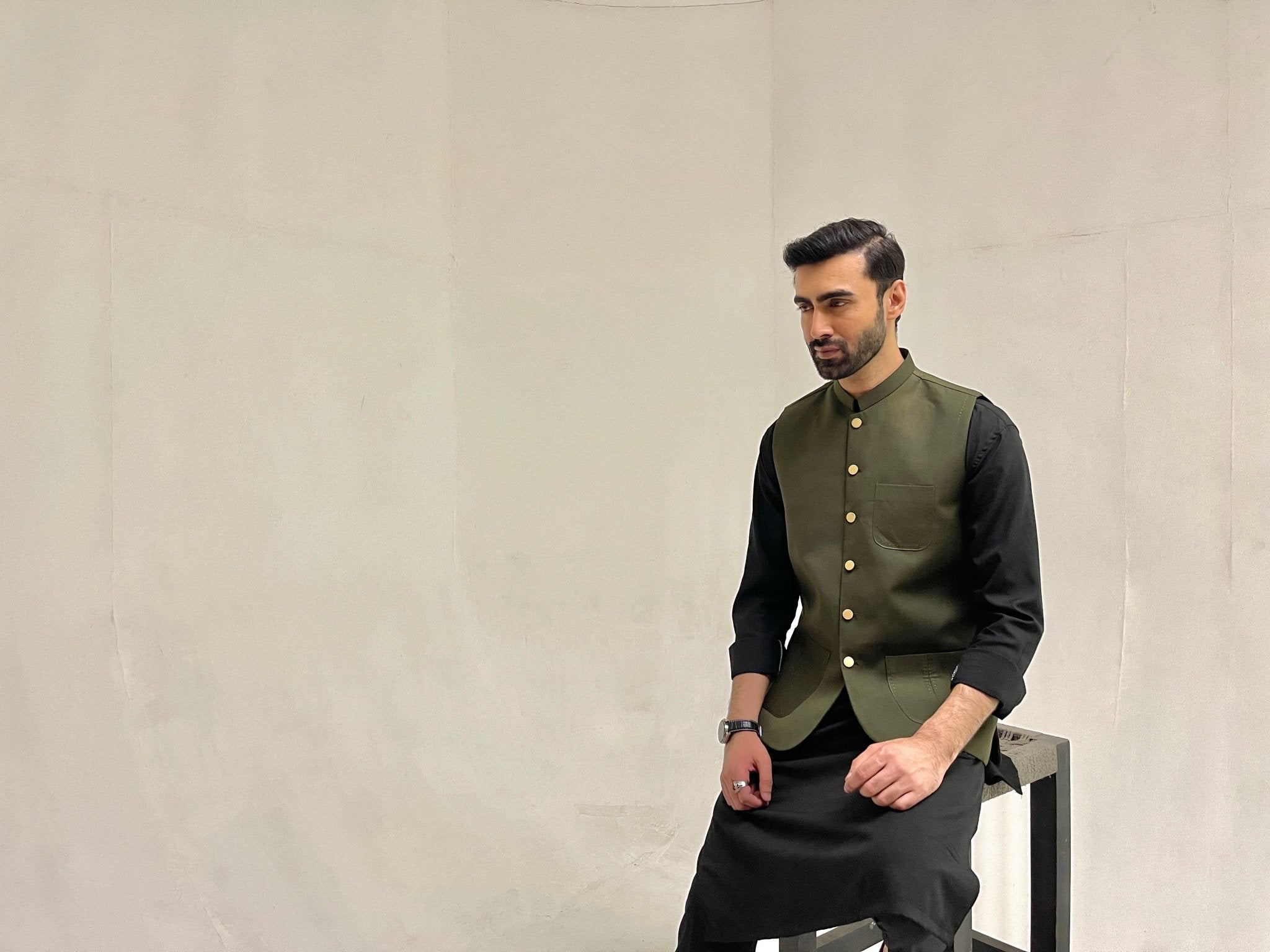 Master the Art of Eastern Elegance with Kurta Trouser, Shalwar Kameez, Waistcoat, and More from Muraqsh