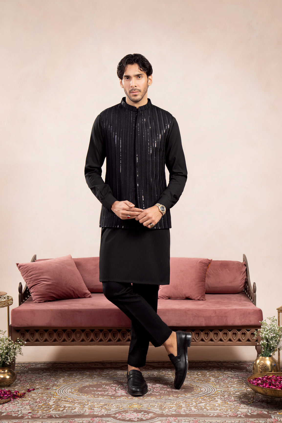 Black Falling Arrow Sequin Embroidered Waistcoat - Men