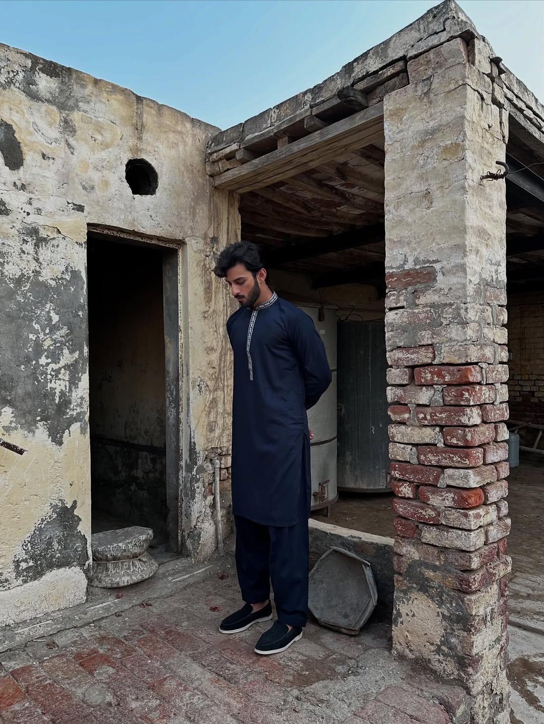 Formal Navy Blue Kurta Shalwar - Collar Neck Embroidered - Men - Muraqsh -- Menswear