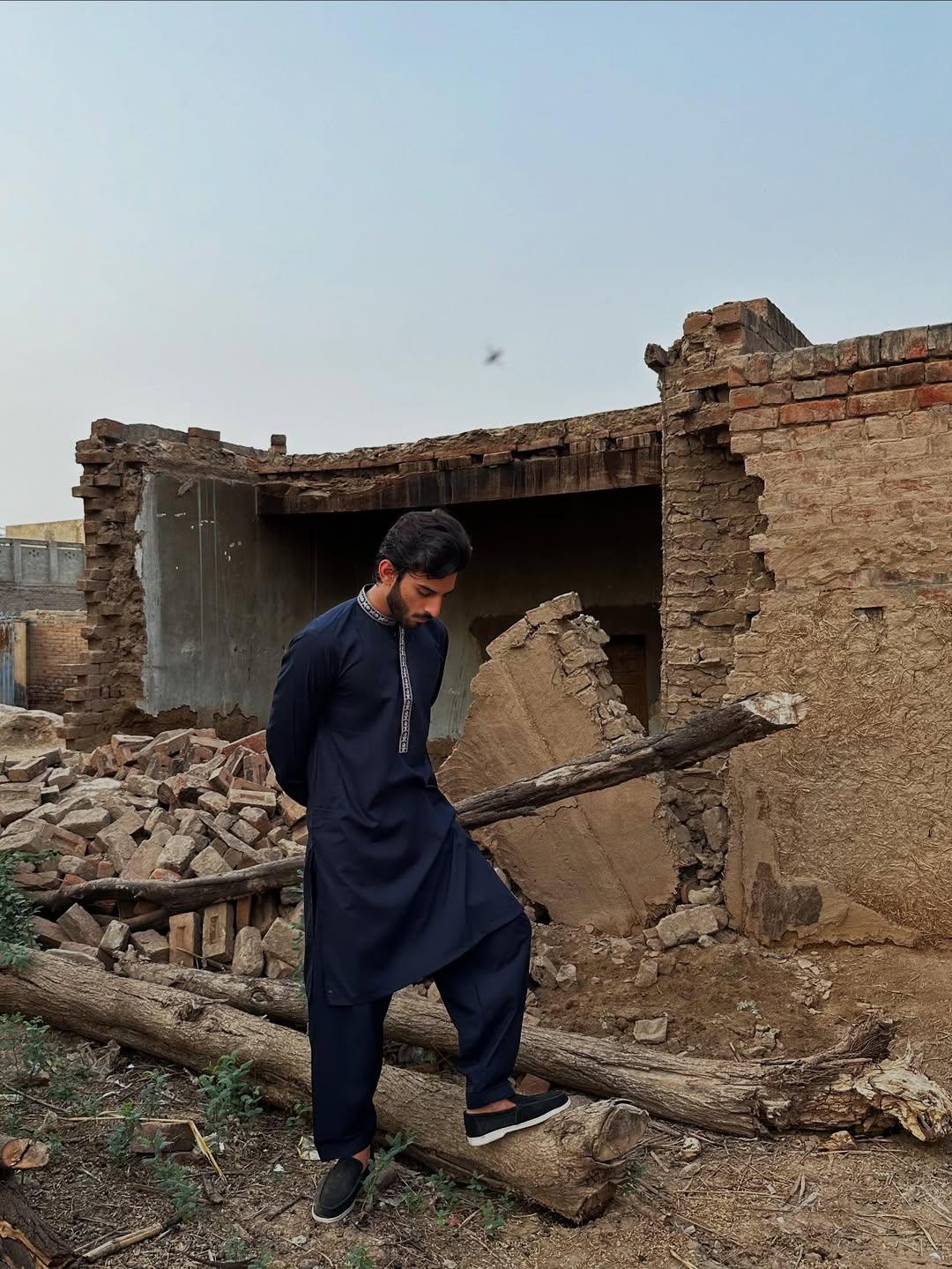 Formal Navy Blue Kurta Shalwar - Collar Neck Embroidered - Men - Muraqsh -- Menswear
