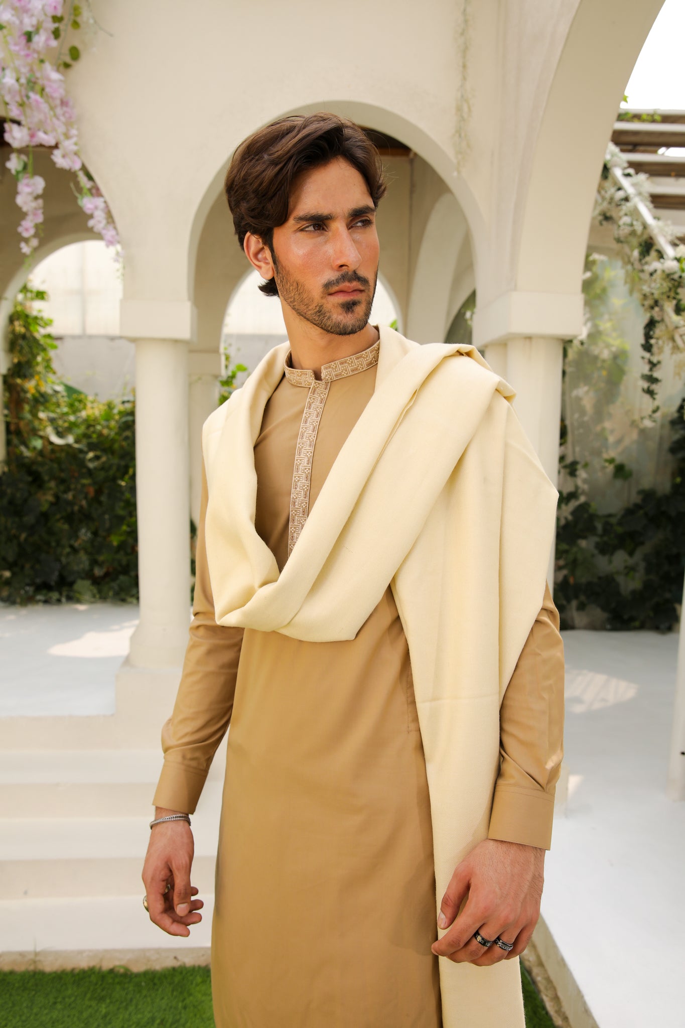 shams qamar shawl