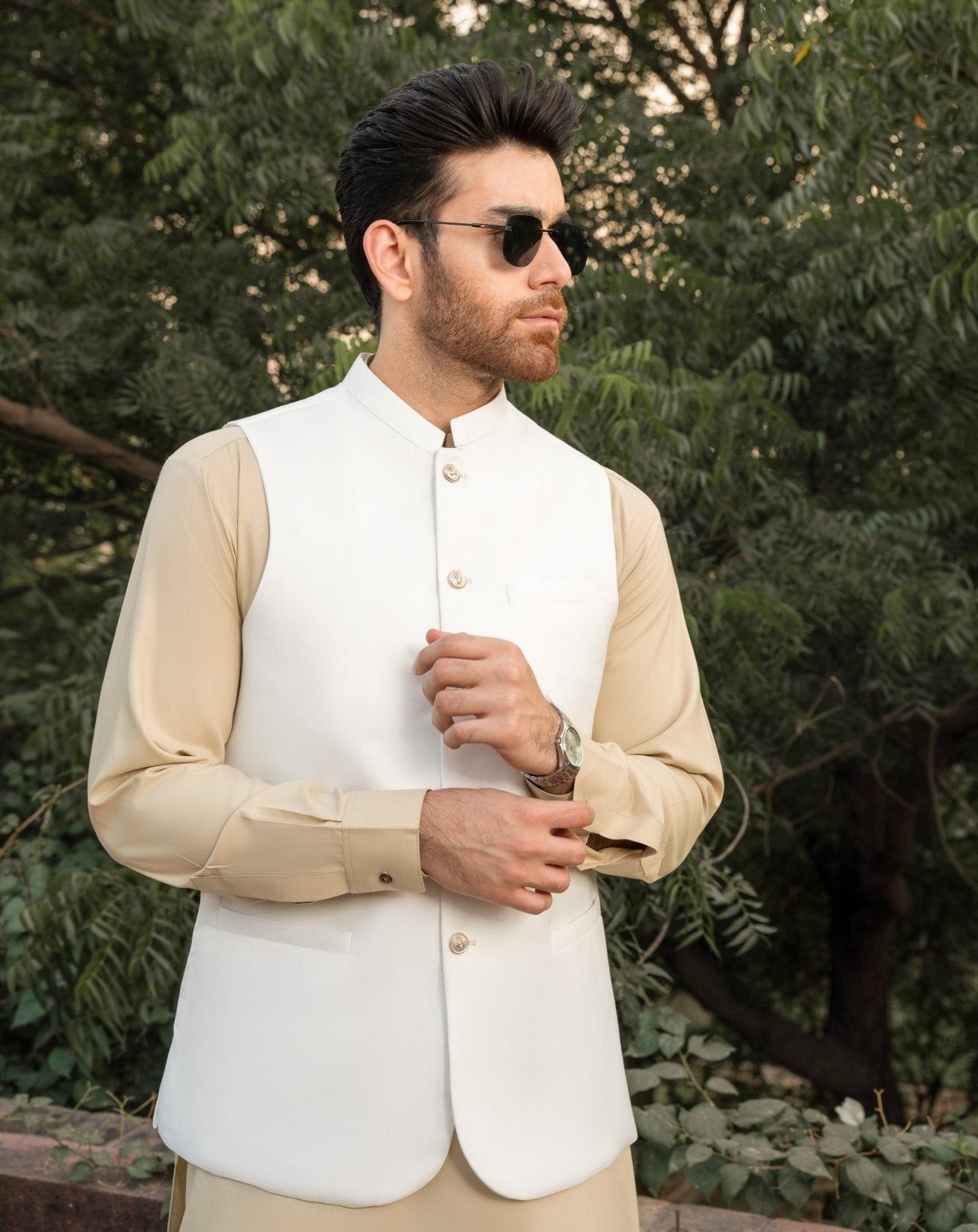 Ivory on White- 3PC - MuraqshMuraqsh Man