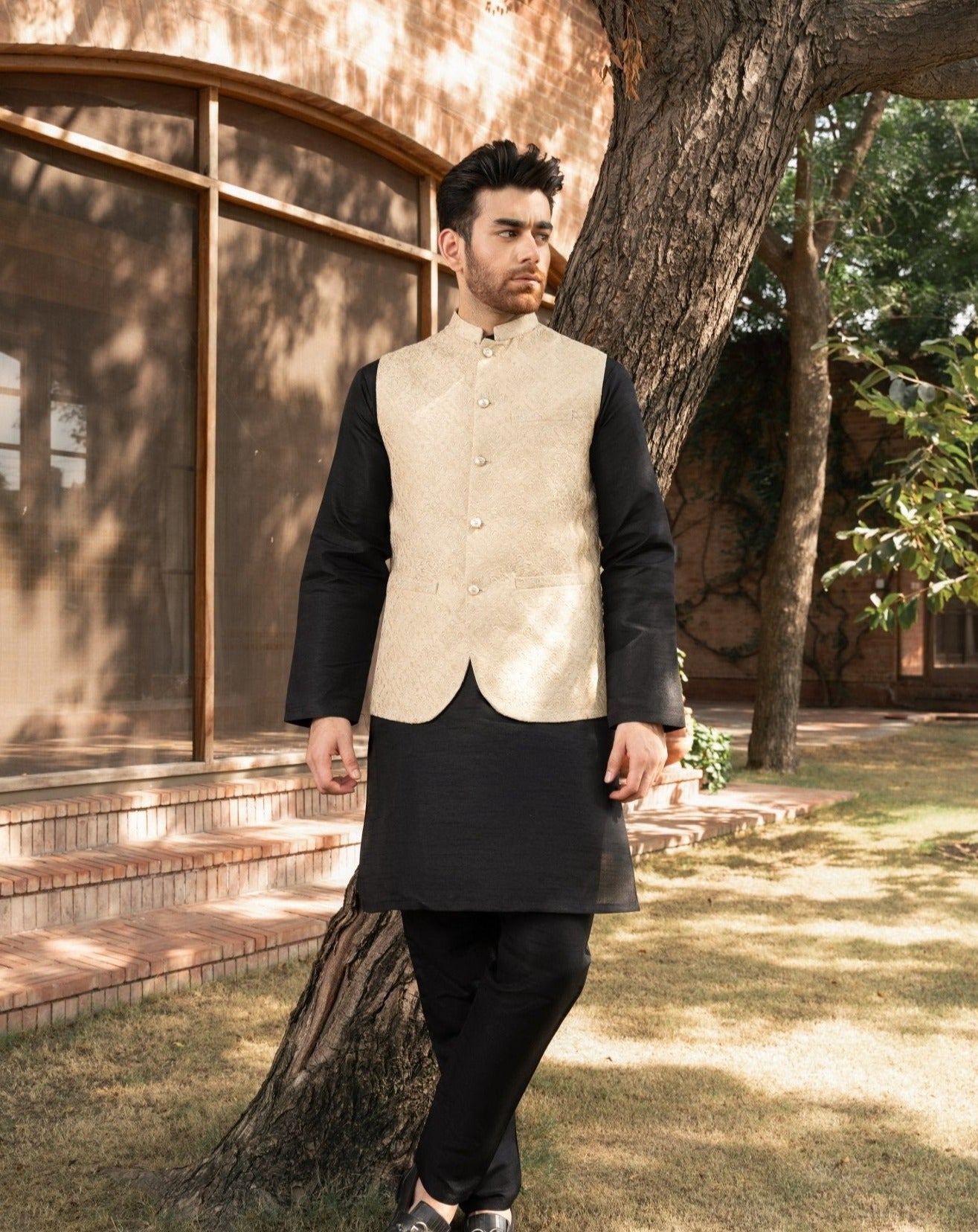 Ivory Embroided Waistcoat - MuraqshMuraqsh Man