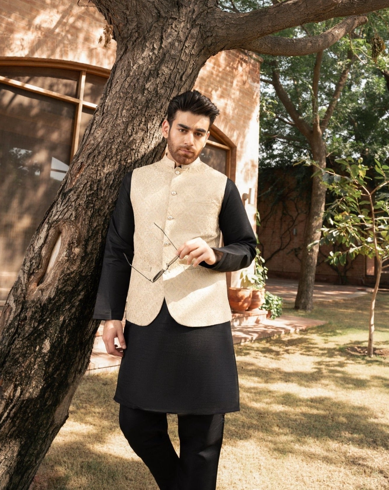 Ivory Embroided Waistcoat - MuraqshMuraqsh Man